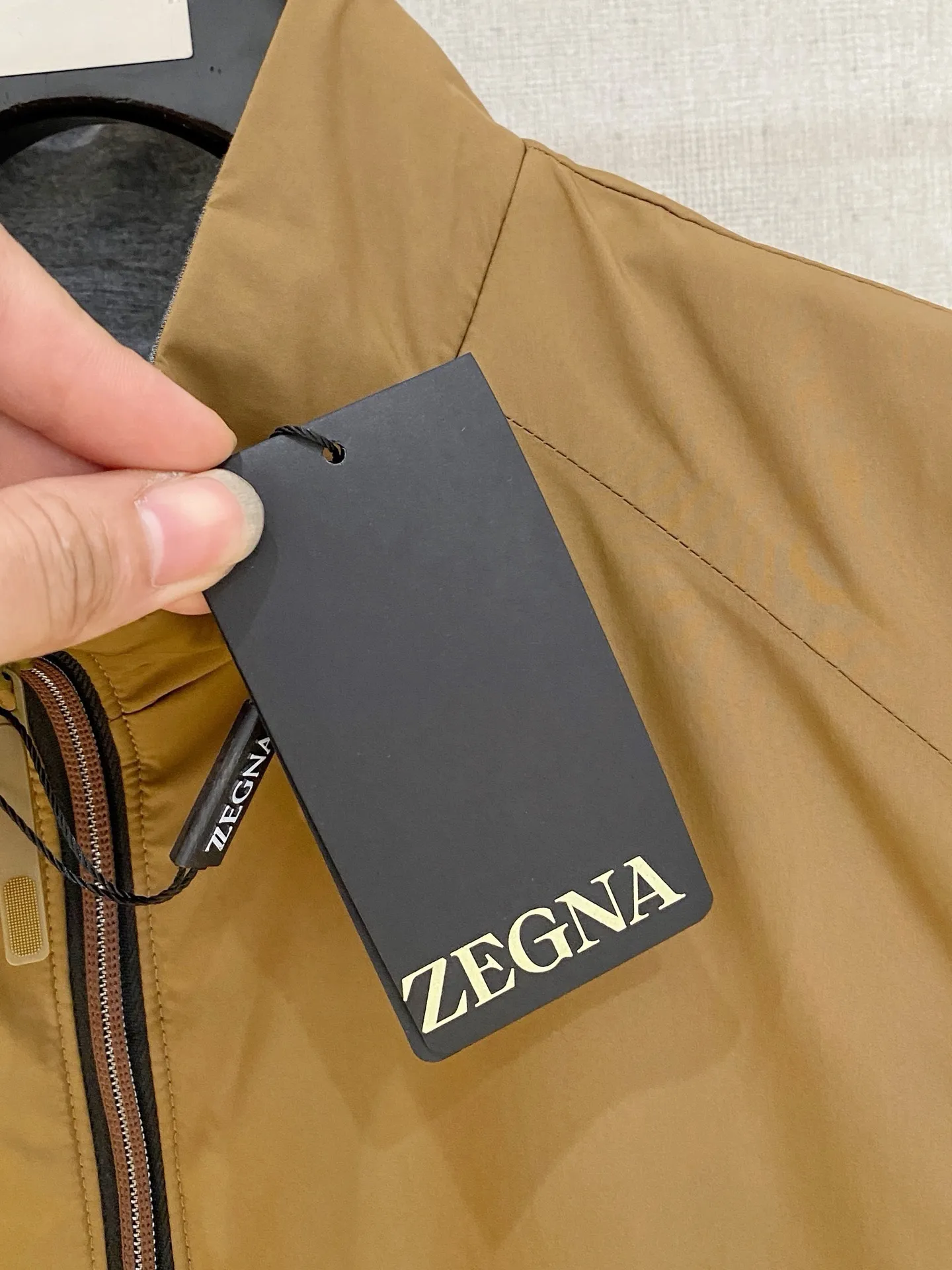 Zegna ： ， ， ， 、 ， ； ，Breathable ， ， 。 ： logo， ； ， ， ； ， ， ； ， ， 。 ： ， ， ； ， ， T 、 、 ； ， ； ， ， 。 ： 、 、 ， ， Versatile 。 ：Cream White、 、Navy Blue 、Black Sizes：M-4XL